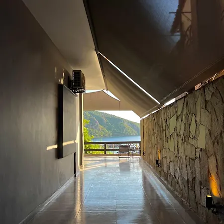 Poseidon's Bayview Apartman